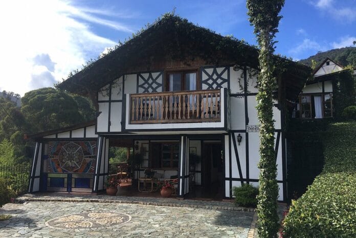 01.-posada-don-elicio-fachada-montana
